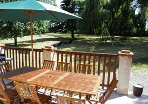 Charming Watermill Gîte: 6BR, Fireplace, Private Garden, Pond, Terrace, WiFi, Linens Included
