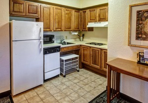 Cherry Creek Suite with Free Breakfast! Pool, Shared Hot Tub + Gym Access