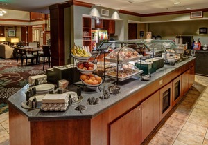 Cherry Creek Suite with Free Breakfast! Pool, Shared Hot Tub + Gym Access
