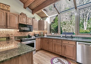 Chetola 4BR Luxury House; Pool, Fitness Center, Walk to Town,Hike in Nat'l Park