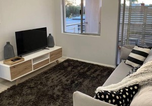 Chic 2Bed Close Airport Shops NETFLIX WIFI WINE