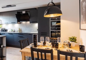 Chic and Modern 3BR flat for 6 by GuestReady