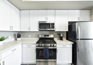 Chic Apt w Jacuzzi, Pool, BBQ, & Mountain Views