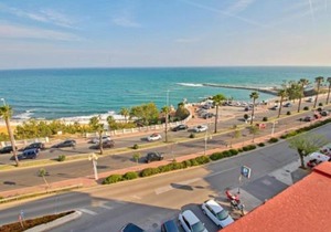 Chic Beachfront Flat with Amazing Sea Views and Private Indoor Parking