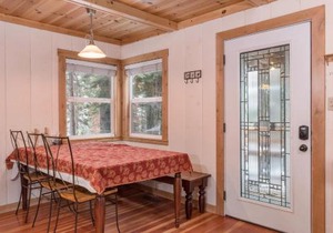 Chic Carnelian Bay Cabin