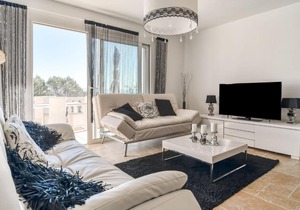Chic Villa in le Cannet des Maures with Pool and Terrace