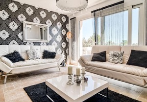 Chic Villa in le Cannet des Maures with Pool and Terrace
