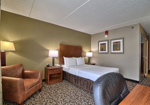Clarion Inn & Suites - University Area