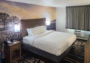 Clarion Pointe Bettendorf