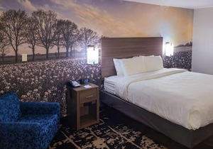 Clarion Pointe Bettendorf