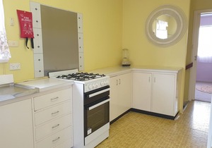 Classic Lancelin split level 70s beach house with ocean views, sleeps 8