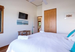 Claytons 10 | 4 bed, 2 bath, Cylinder beachfront