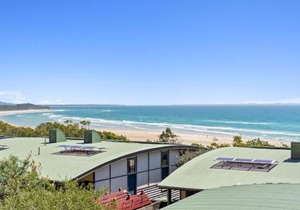Claytons 10 by Discover Stradbroke