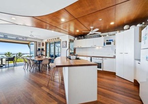 Claytons 10 by Discover Stradbroke