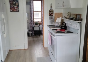 CLEAN, Comfortable, Cute 2 bedrm home - Heart of Marquette!