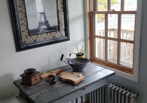 CLEAN, Comfortable, Cute 2 bedrm home - Heart of Marquette!