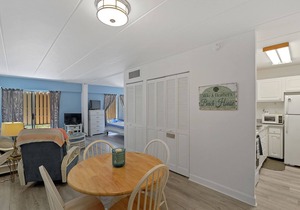 Clean/Cute Efficiency Ocean Views w/Pool & Parking