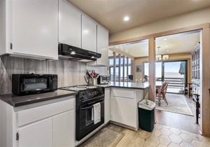 Clean, Modern, Fantastic Lake View #37