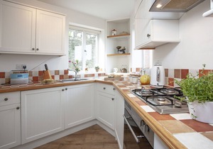 Cliff Cottage - a cottage that sleeps 4 guests in 2 bedrooms