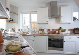 Cliff Cottage - a cottage that sleeps 4 guests in 2 bedrooms