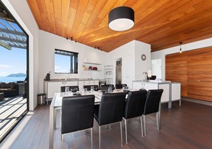 Clifftop Castle - Langs Beach Holiday Home
