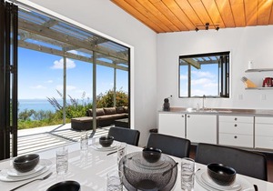 Clifftop Castle - Langs Beach Holiday Home