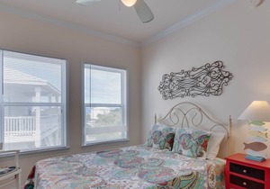 Close to it All~ Top Floor Unit! Lagoon Views! 3 Bedrooms! BOOK NOW!!!