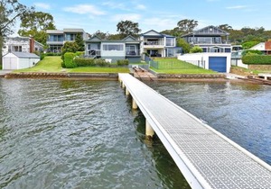 Coal Point Absolute Waterfront