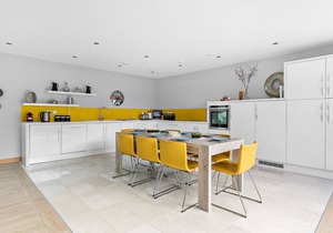 Coast at Beachdown - a house that sleeps 9 guests in 4 bedrooms