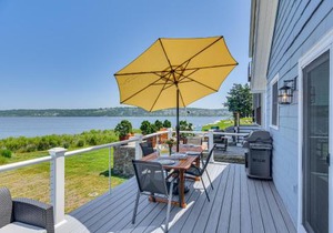Coastal Portsmouth Home with Bay Access Near Newport