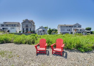 Coastal Portsmouth Home with Bay Access Near Newport