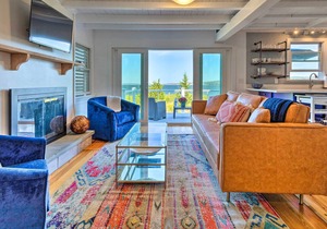 Coastal Portsmouth Home w/ Bay Access Near Newport