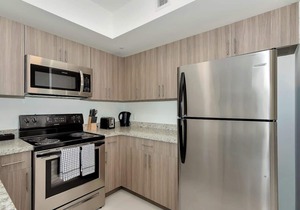 Coconut Grove Charm, City Convenience | Roami at Grove 27