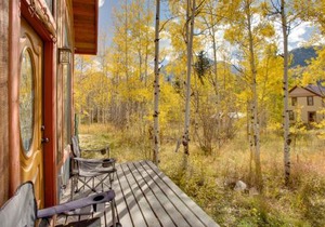 Colorful Cabin with Teepee, Fire Pits and Mtn Views!