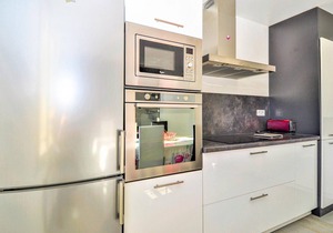 Come and stay in this pleasant, bright apartment for 6 people in the heart of Uzès.
