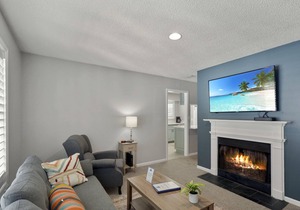 Come enjoy Island life, stay at condo with pool - Call for monthly discount
