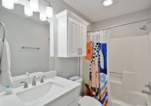 Come enjoy Island life, stay at condo with pool - Call for monthly discount