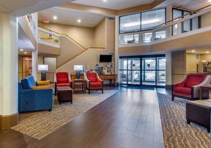 Comfort Inn & Suites at Maplewood