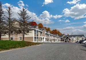 Comfort Inn & Suites at Maplewood