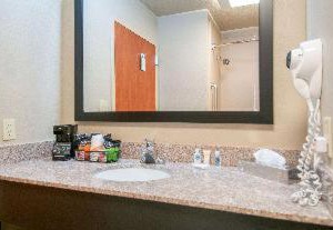 Comfort Inn & Suites Pauls Valley - City Lake