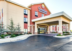 Comfort Inn & Suites Shawnee North Near I-40