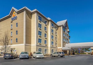 Comfort Inn & Suites Near Six Flags