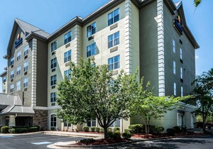 Comfort Inn & Suites Near Six Flags