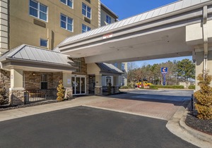 Comfort Inn & Suites Near Six Flags