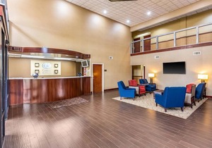 Comfort Suites near Robins Air Force Base