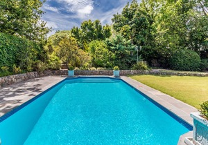 Comfortable 2-Bedroom-Apartment in Upper Constantia
