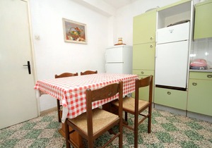 Comfortable and spacious apartment with terrace Lumbarda, Korčula (A-179-a)