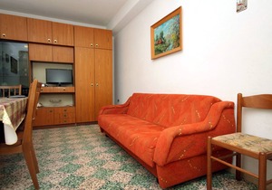 Comfortable and spacious apartment with terrace Lumbarda, Korčula (A-179-a)