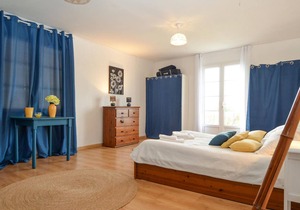Comfortable and tasteful vacation apartment with swimming pool.