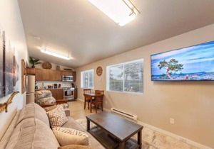 Comfortable Duplex Unit - Beautiful Lake Views!